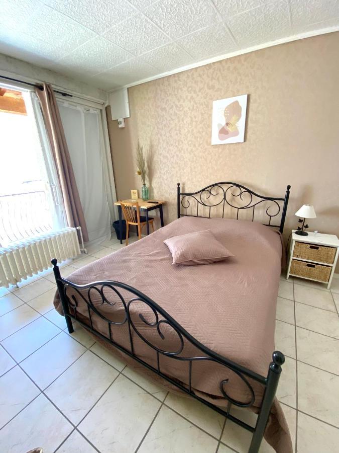 Hotel Les Voyageurs Charols Esterno foto