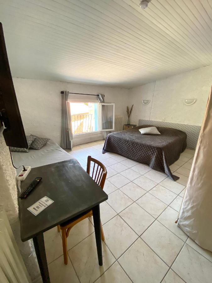 Hotel Les Voyageurs Charols Esterno foto