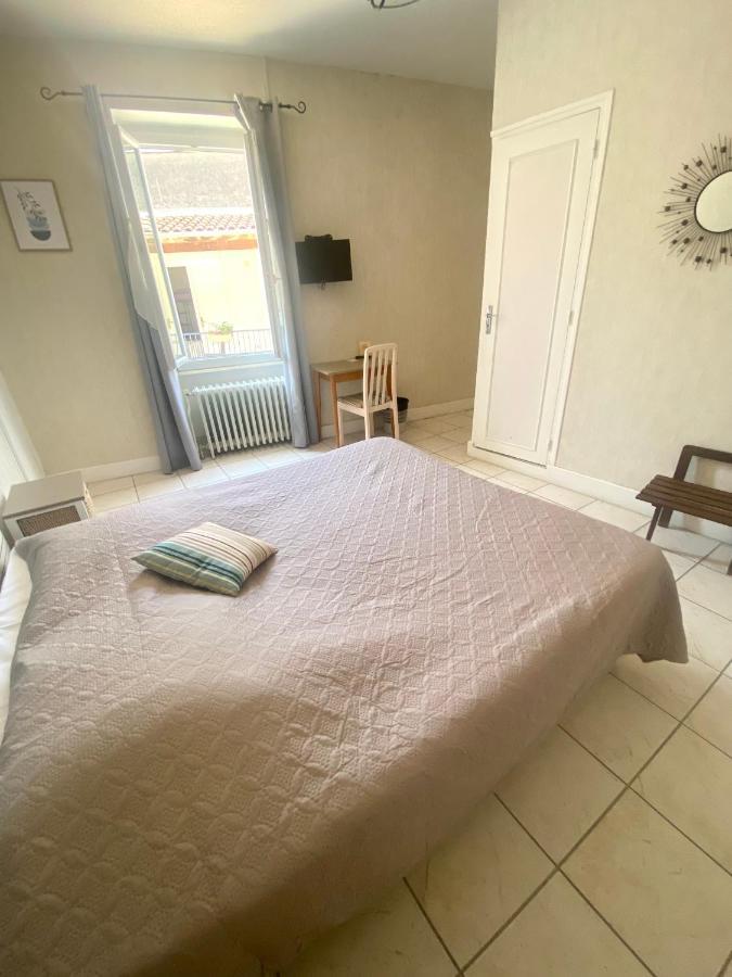 Hotel Les Voyageurs Charols Esterno foto