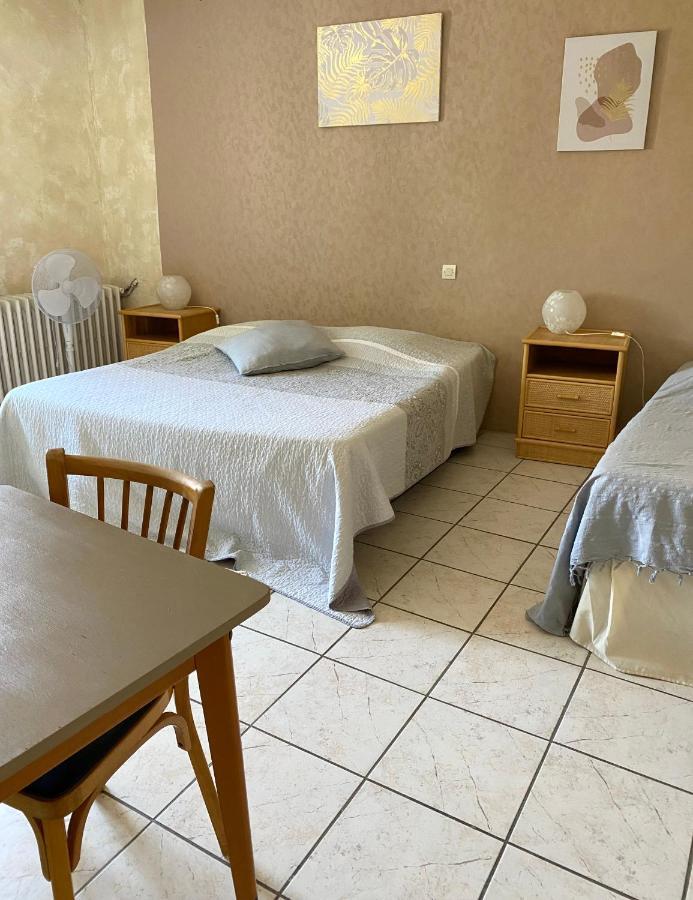Hotel Les Voyageurs Charols Esterno foto